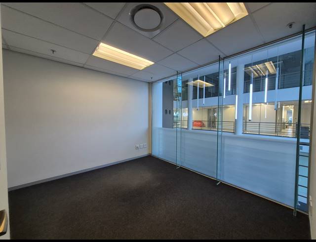 106M² OFFICE TO LET IN SANDTON CENTRAL